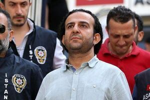 Один из арестованных представителей СМИ Бюлент Мюмей
