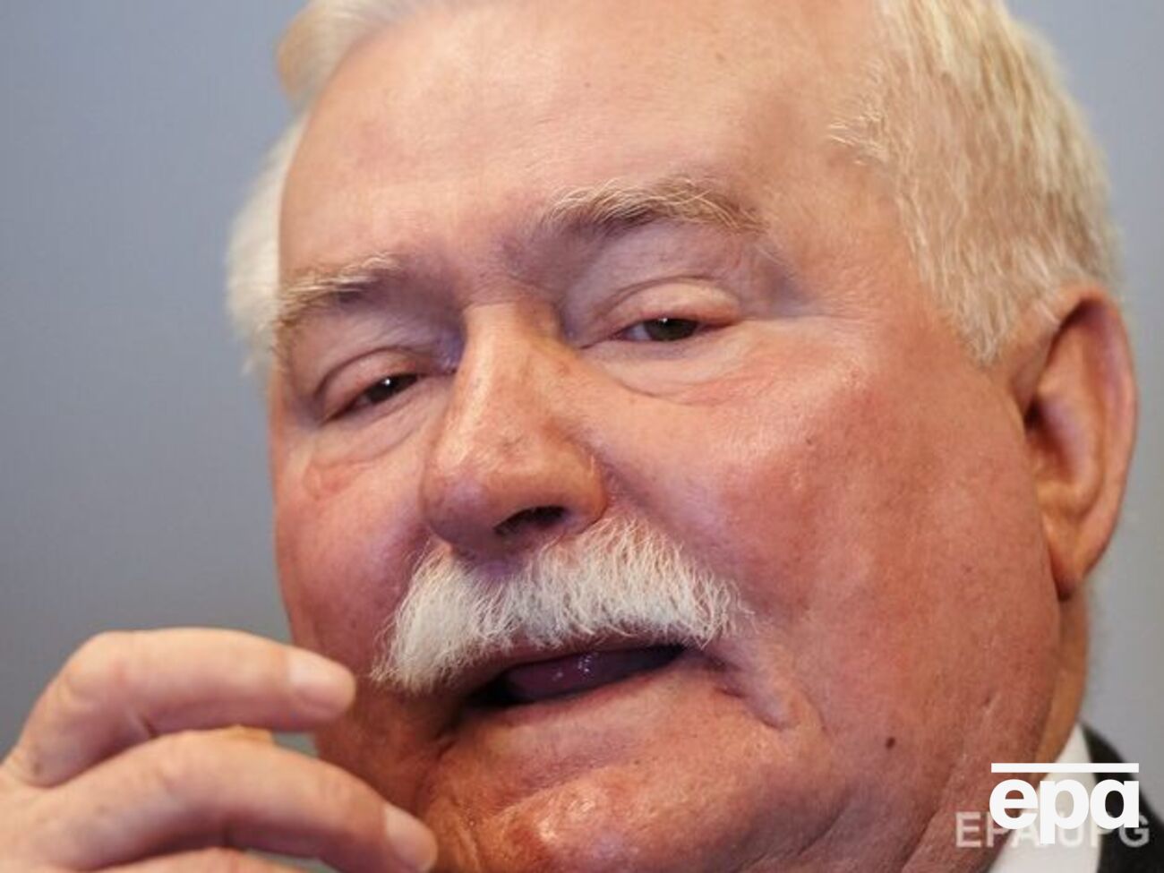 Валенса: Если бы я был командиром того корабля, то приказал бы стрелять