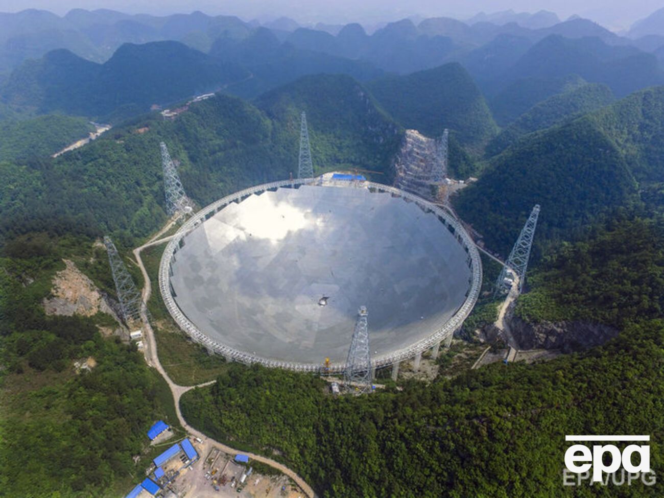 Китай построил самый большой в мире радиотелескоп