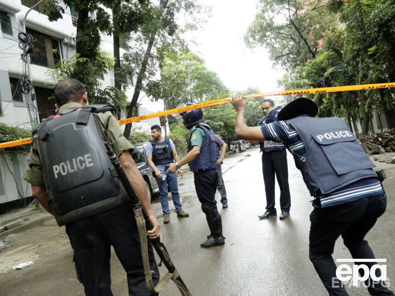 Полиция разыскивала пятерых боевиков, участвовавших в атаке на ресторан