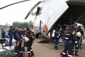 На месте крушения самолета МЧС Ил-76 продолжаются поисковые работы