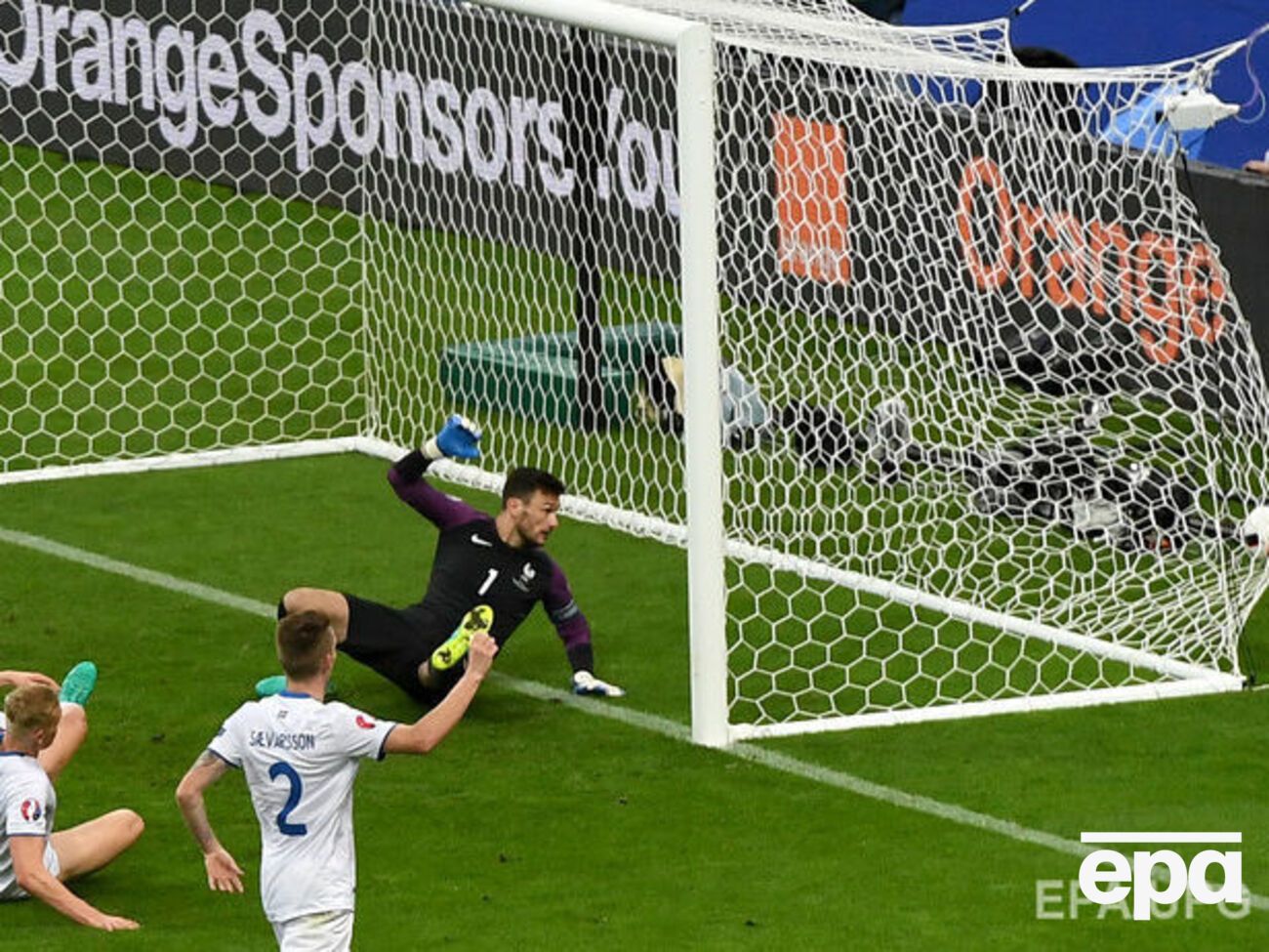 Исландцы, впервые выступая на Евро, добрались до четвертьфинала