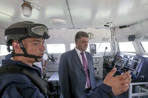 Порошенко передал ВМС два недавно построенных бронированных катера