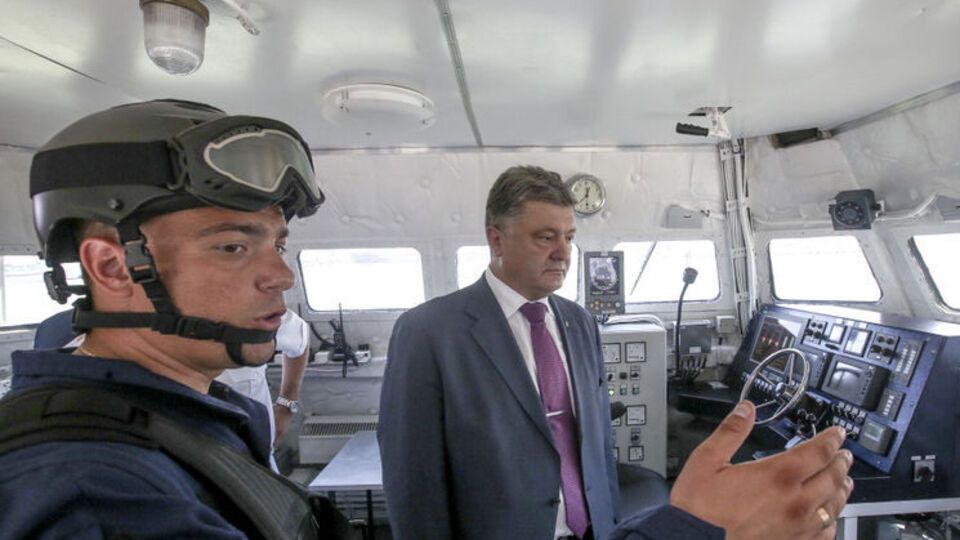 Порошенко передал ВМС два недавно построенных бронированных катера