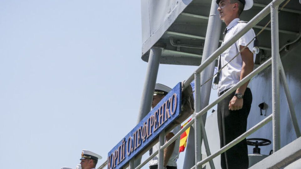 Присвоение кораблю имени офицера Юрия Олефиренко обусловлено его особыми заслугами перед Родиной