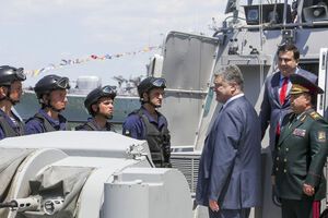 Порошенко: Следующие серийные артиллерийские катера уже заложены на отечественных судостроительных заводах