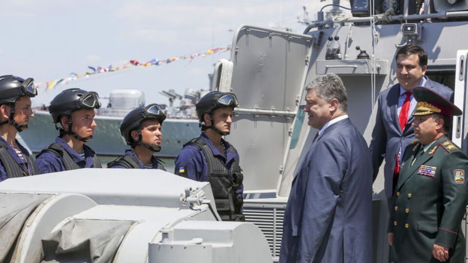 Порошенко: Следующие серийные артиллерийские катера уже заложены на отечественных судостроительных заводах