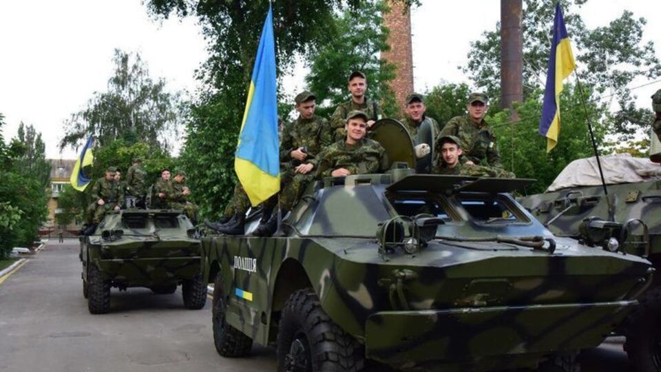 Перед вступлением в должность молодые офицеры полиции проходят боевые учения на полигоне