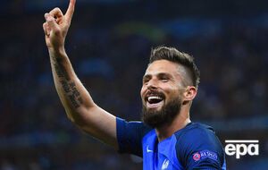 Нападающий Франции Оливье Жиру забил два мяча