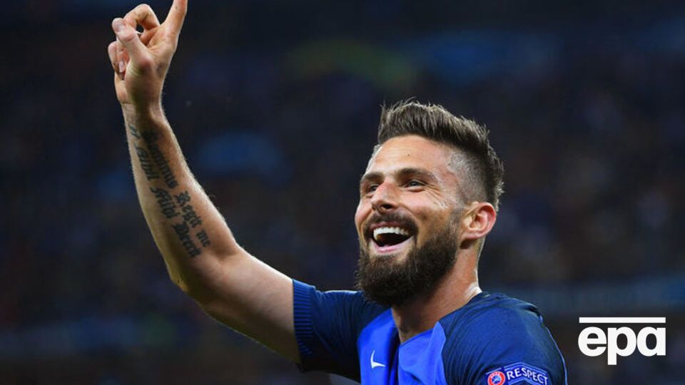 Нападающий Франции Оливье Жиру забил два мяча