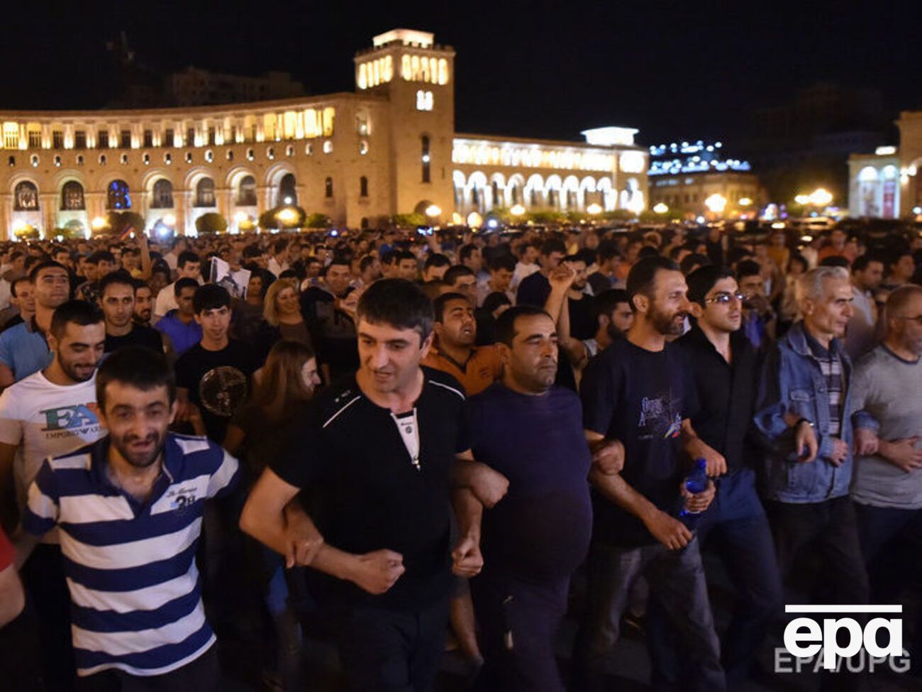 60 человек пострадали при разгоне демонстрации в Ереване