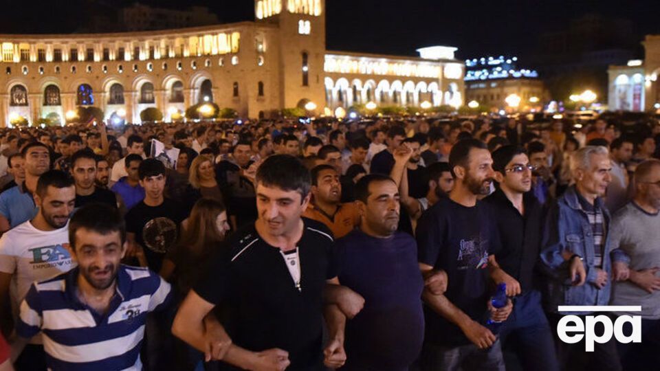 60 человек пострадали при разгоне демонстрации в Ереване