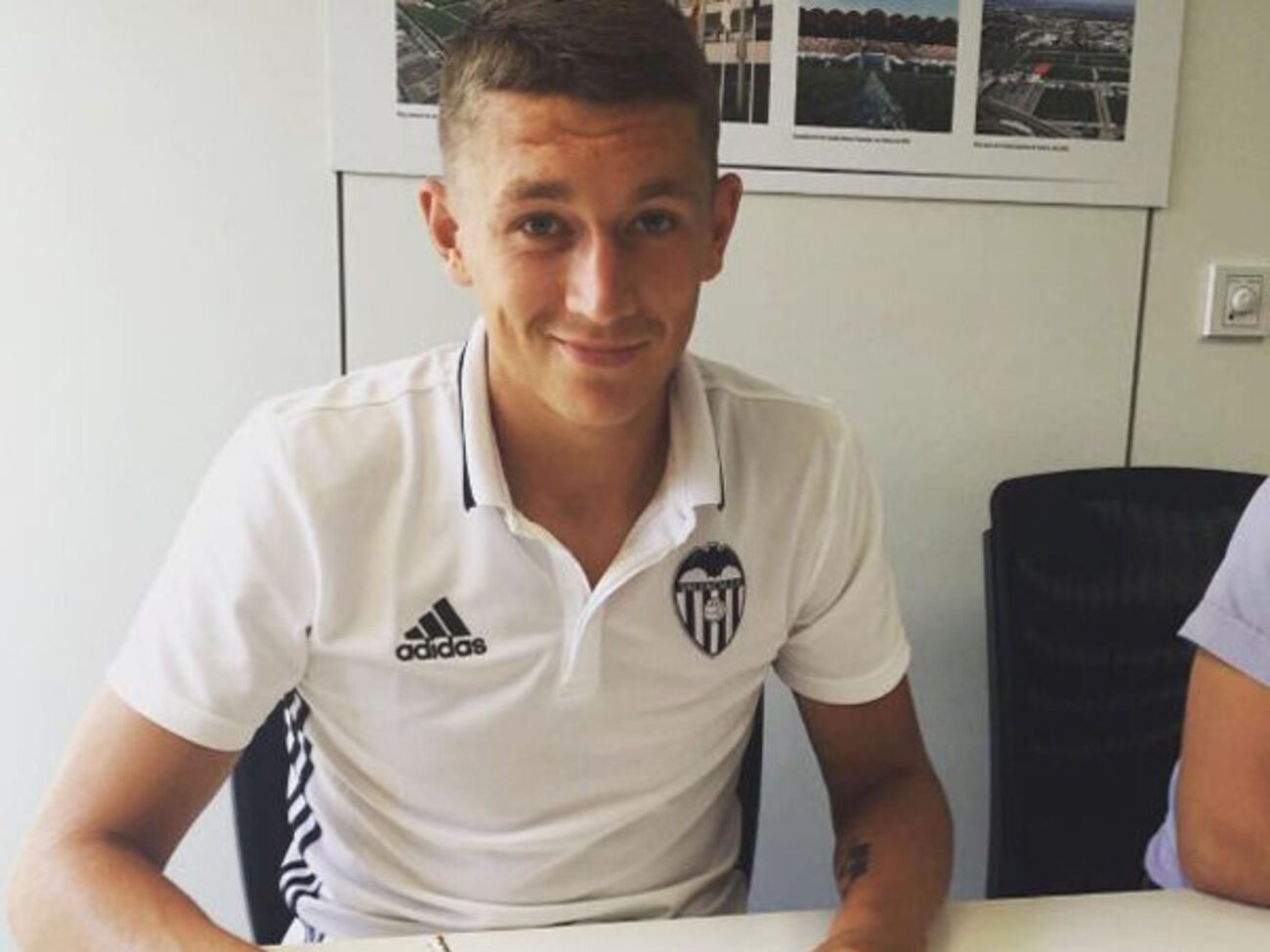 Зотько является воспитанником харьковского "Металлиста"