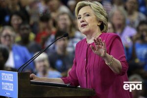 Согласно опросу, проведенному по заказу CNN, неделю назад в президентской гонке Трамп обходил Клинтон (на фото) на 3%