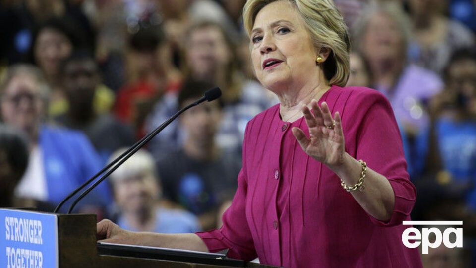 Согласно опросу, проведенному по заказу CNN, неделю назад в президентской гонке Трамп обходил Клинтон (на фото) на 3%