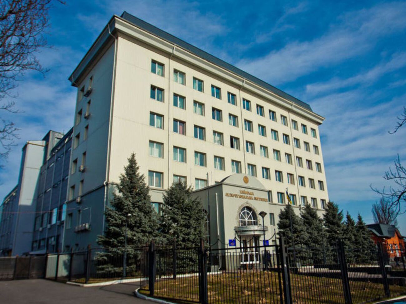 Таможенника задержали после получения на рабочем месте $5700