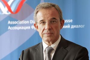 Тьерри Мариани считает, что Крым мог стать "третьим фронтом наряду с Донецком и Луганском"