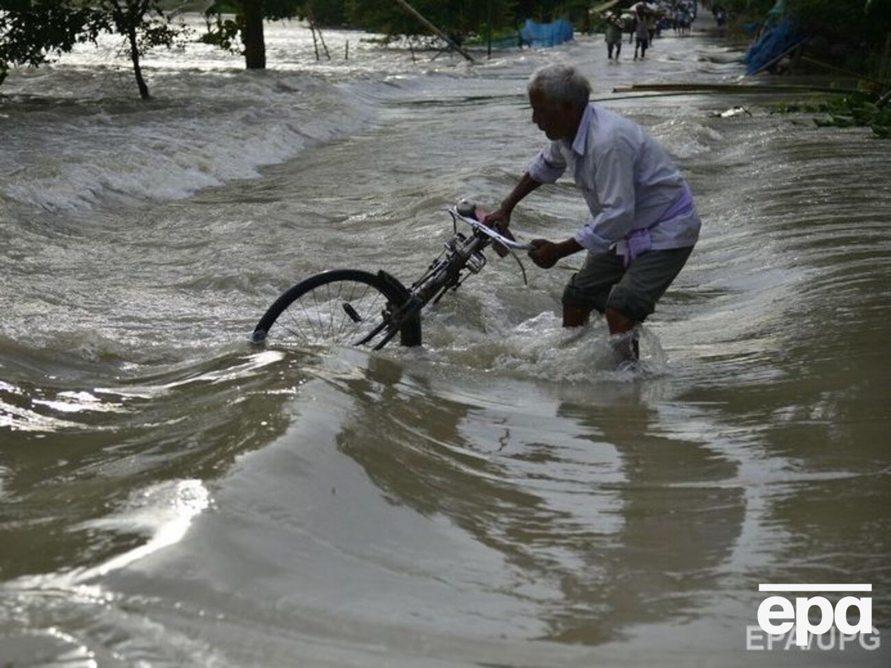 Жители Индии страдают от наводнения