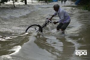 Жители Индии страдают от наводнения
