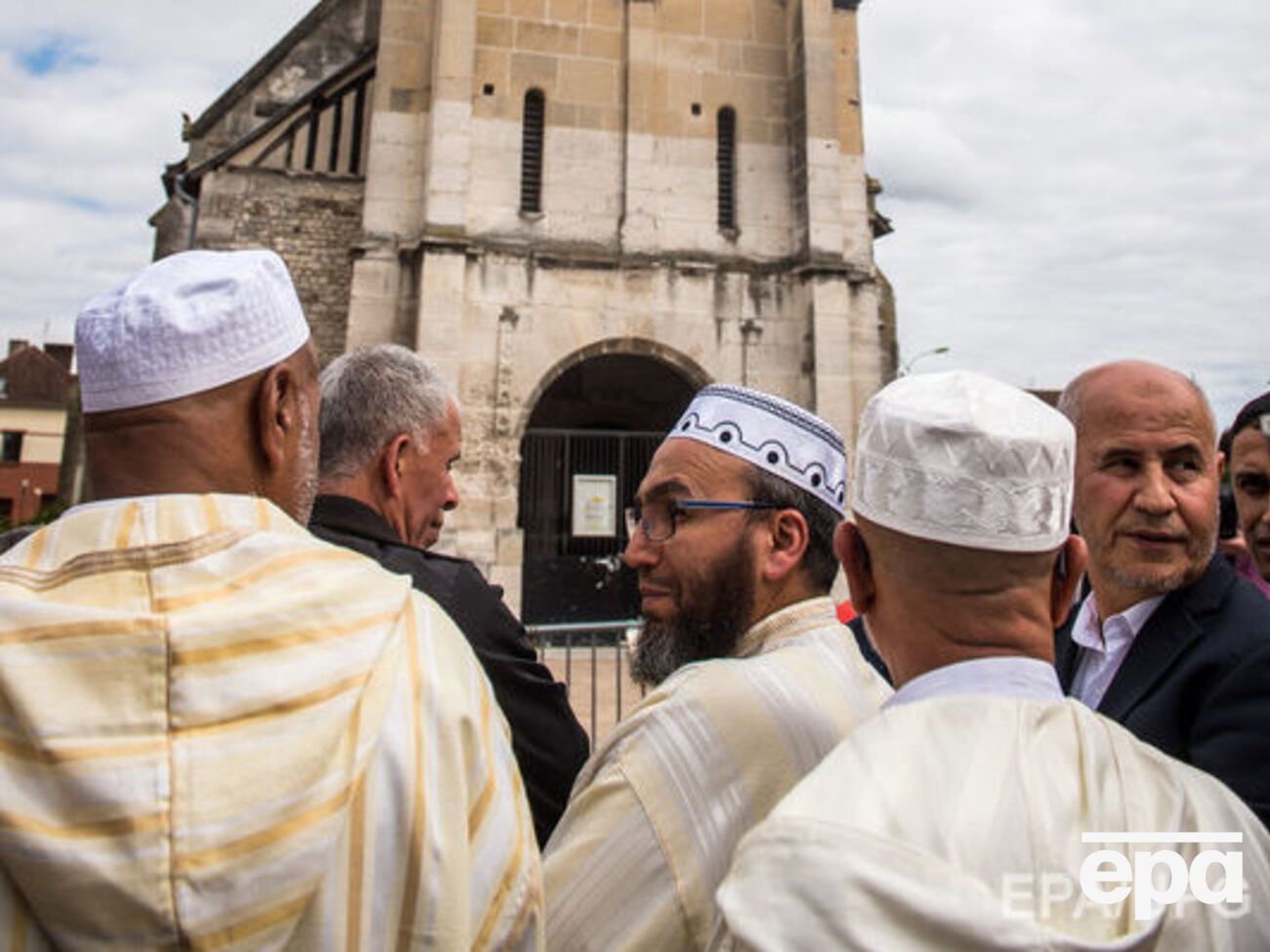 Мусульмане Сент-Этьен-дю-Рувре осудили убийцу католического священника