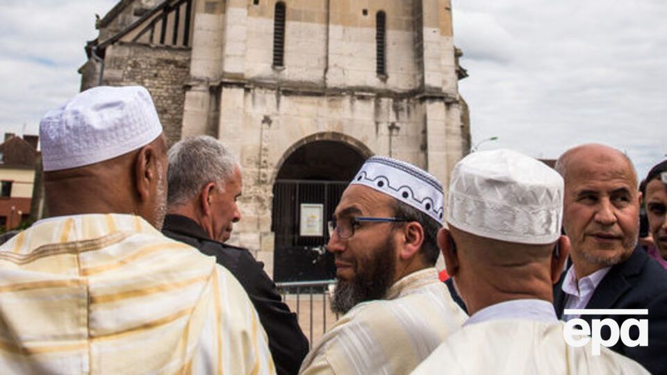 Мусульмане Сент-Этьен-дю-Рувре осудили убийцу католического священника