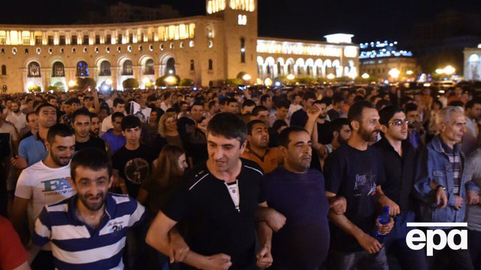 Демонстранты освободили проспект Баграмяна