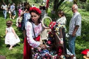 На территории замка проходила ярмарка национальных изделий