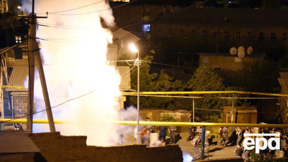 Захватчики полицейского управления потеряли одного человека раненым