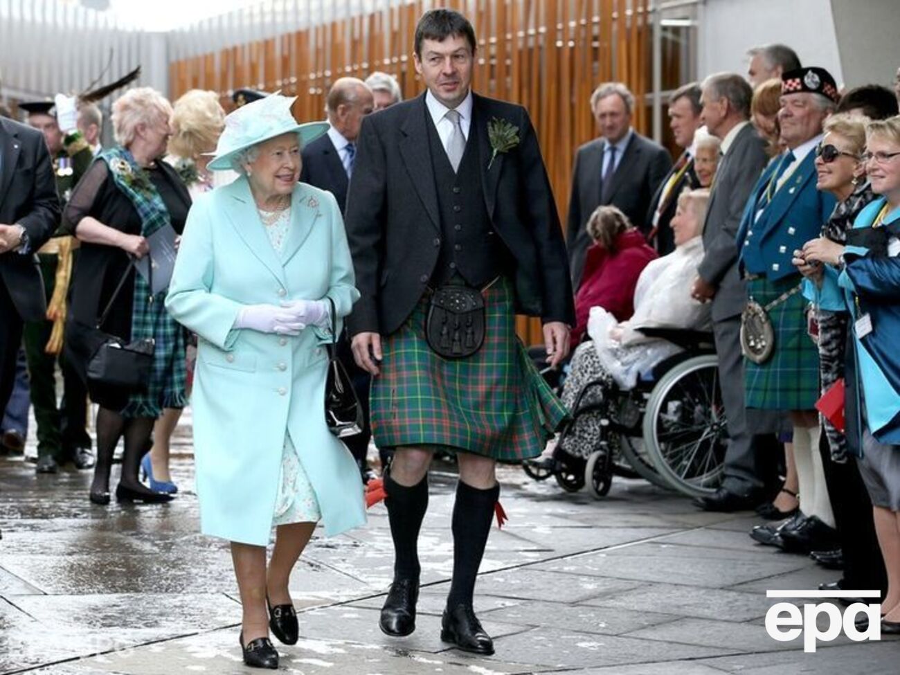Впервые после референдума королева Британии выступила с речью в Шотландии