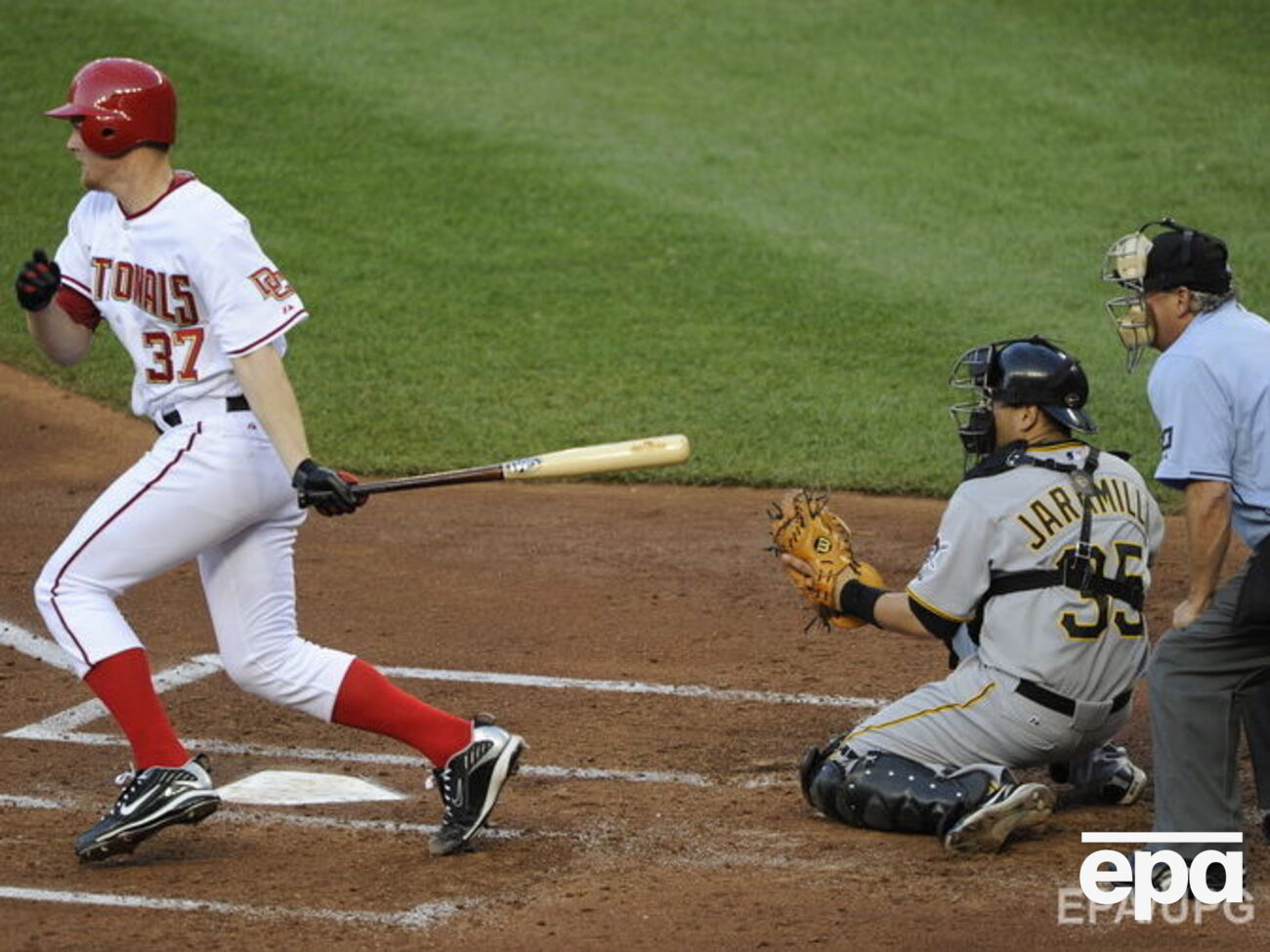 Робот описывает матчи младшей бейсбольной лиги