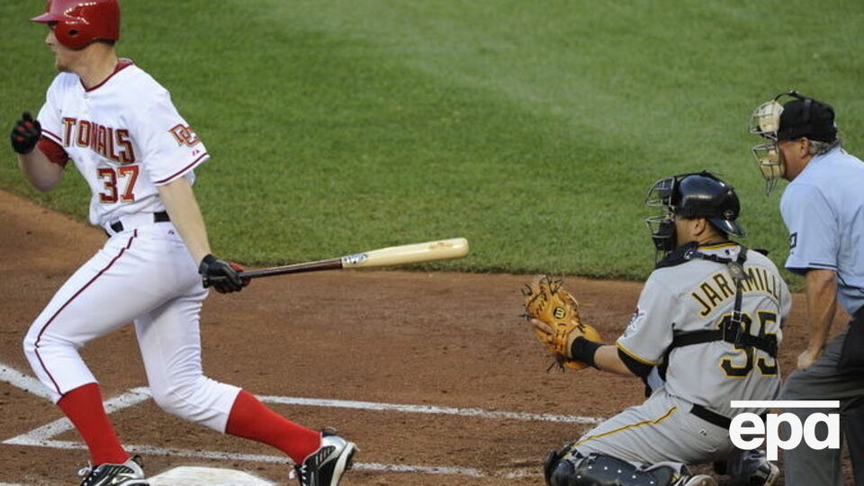 Робот описывает матчи младшей бейсбольной лиги