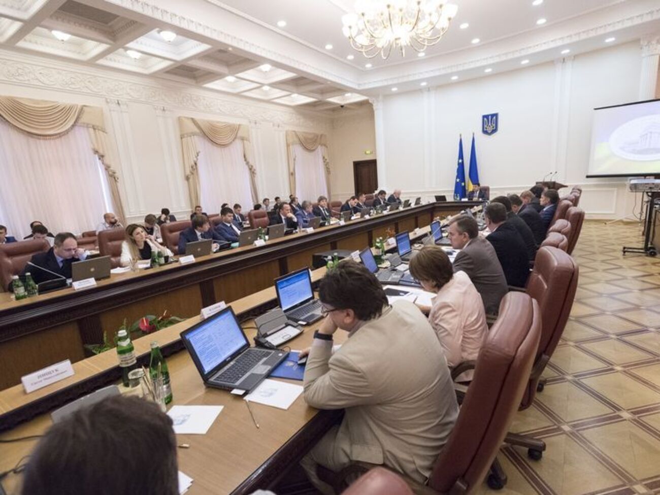 Правительство рекомендовало президенту утвердить снижение акцизов