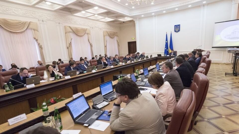 Правительство рекомендовало президенту утвердить снижение акцизов