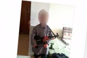 Фотографии своих позирующих с оружием детей шведка выкладывала в социальной сети