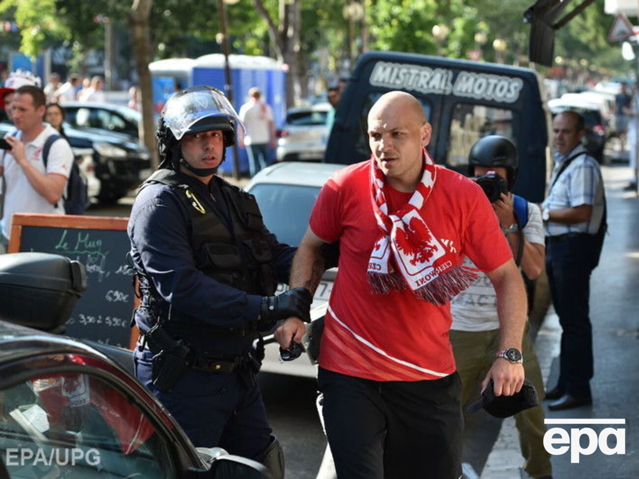 В отношении 56 хулиганов во Франции уже вынесены приговоры