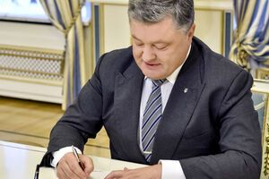 Порошенко подписал закон об уменьшении акцизов на б/у автомобили