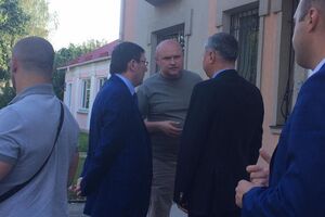 Журналистка: Генпрокурор Юрий Луценко с главой СБУ Василием Грицаком обещают ехать на Полесье в места незаконной добычи янтаря