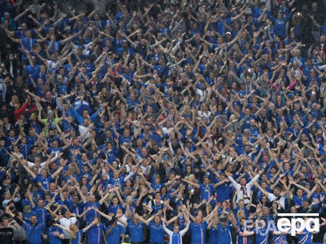 В Исландии встретили своих футболистов как героев