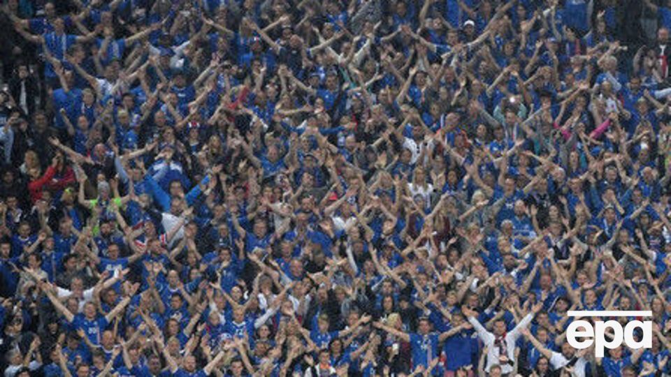 В Исландии встретили своих футболистов как героев