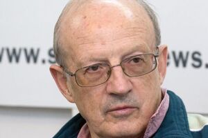 Пионтковский покинул Россию в феврале из-за возможного уголовного преследования