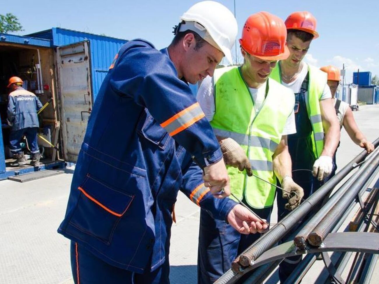 При задержках финансирования к строительству Керченского моста привлекли студентов