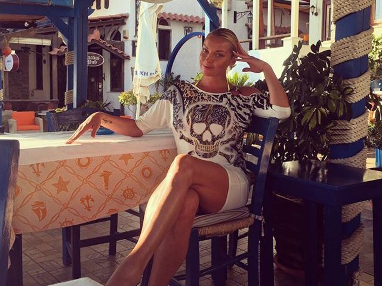 Волочкова:&nbsp;Это волшебство! И частный пляж, где можно поплавать в трусиках или как хочется