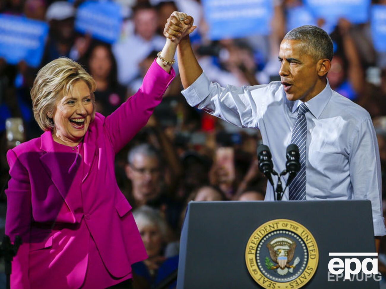 Обама поддержал Клинтон