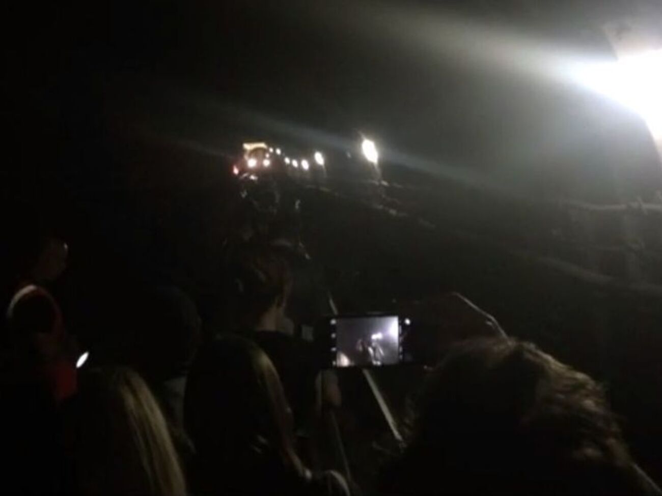 Пассажирам пришлось идти по тоннелю пешком