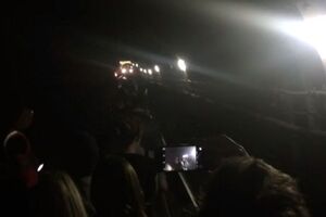 Пассажирам пришлось идти по тоннелю пешком