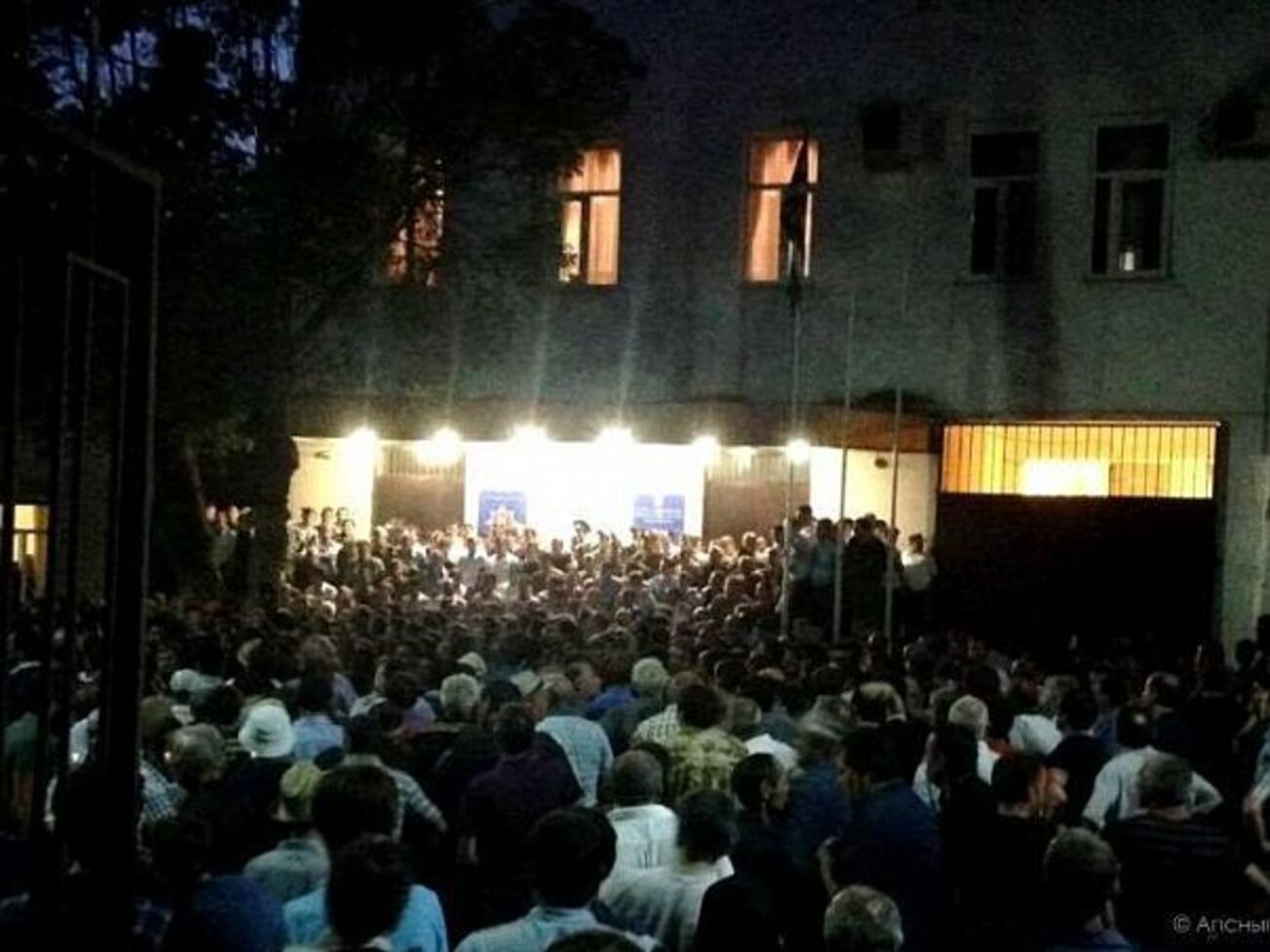 По данным СМИ, акция протеста длилась более 10 часов