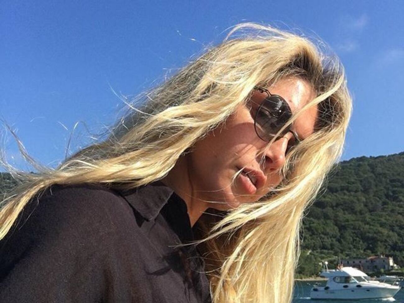 Брежнева:&nbsp;Дождь смывает все следы, посиди со мной и ты