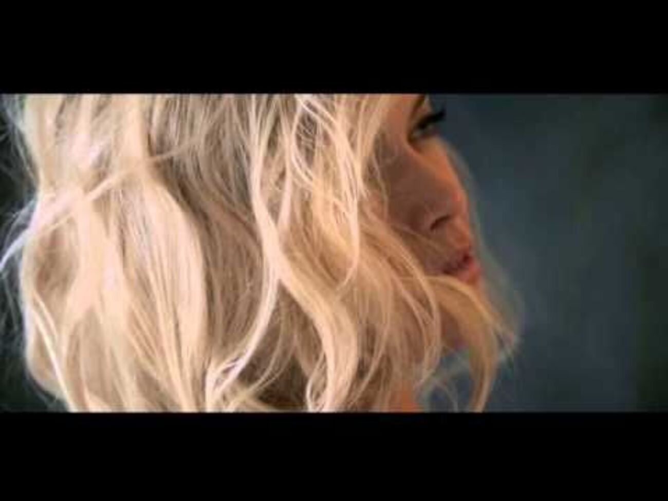 Брежнева стала соавтором текста своей новой песни Feel, на которую сняла клип