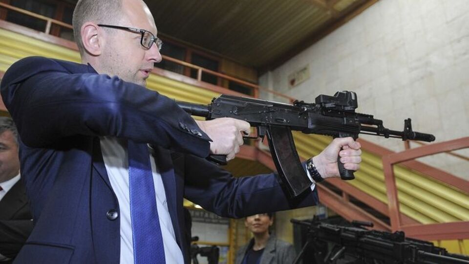 Аваков похвалил стрельбу Яценюка