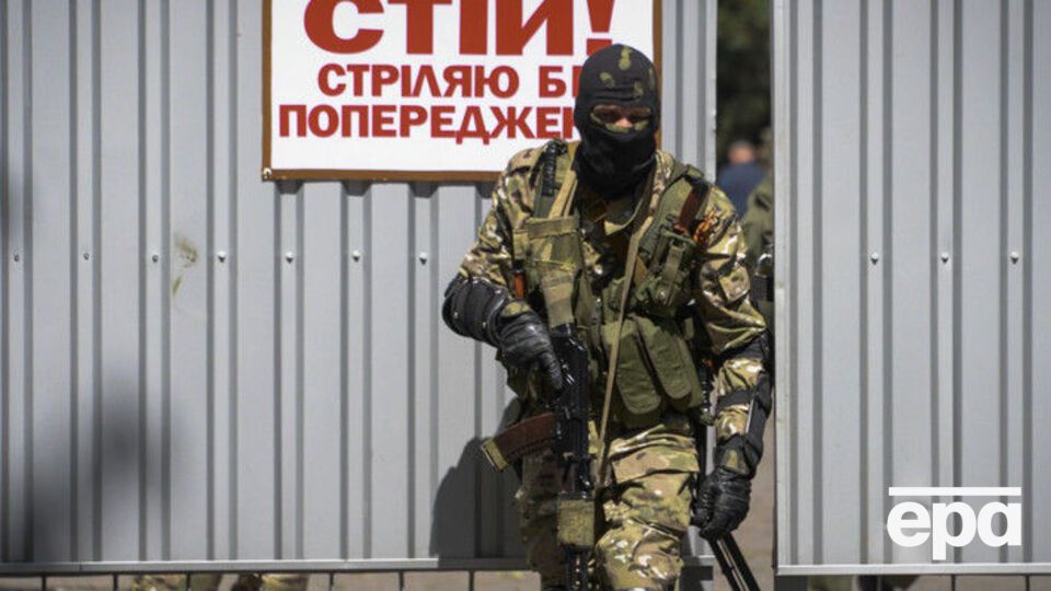 По данным прокуратуры, боевик перевозил оружие с территории РФ в Донецк и организовывал подготовку терактов